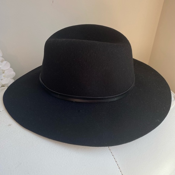 Fedora - Picture 2 of 2